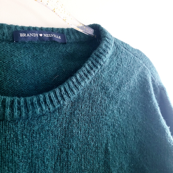 Brandy Melville Cropped Sweater - Picture 2 of 2